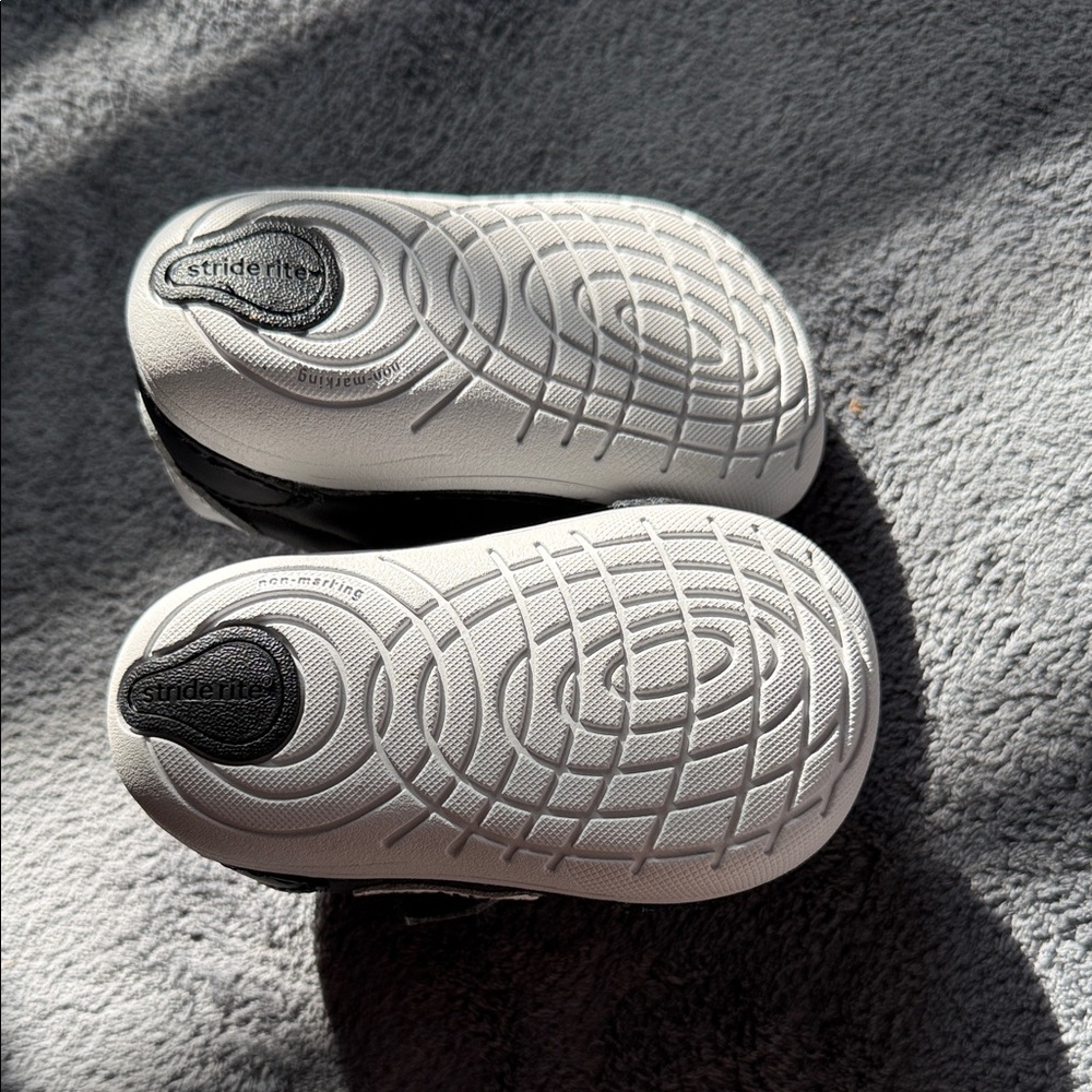 Stride Rite Kennedy Sneaker - Picture 2 of 4
